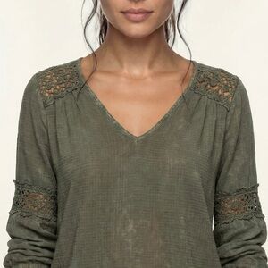 ANTHROPOLOGIE eri+ali Bell Sleeve Long Sleeve
eri+ali